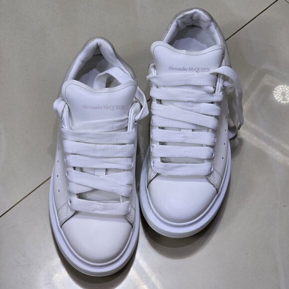 Pre-owned sneakers - Picture 1 of 6